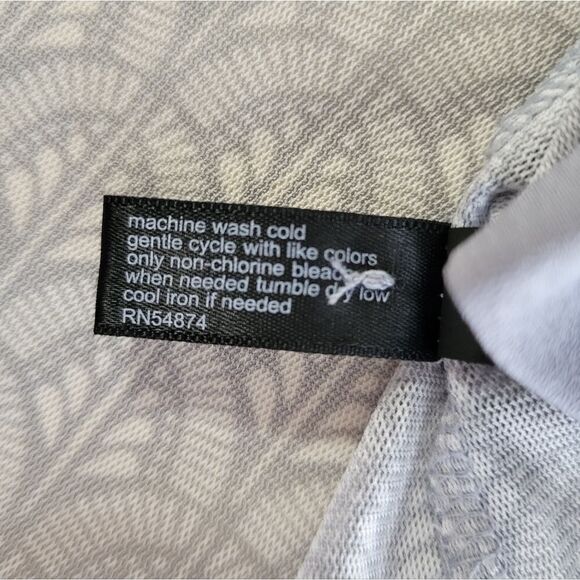 Limited Semi-Sheer Gray Print V-neck 3/4 Sleeve Pullover Blouse - Picture 10 of 12